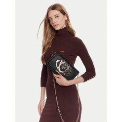 Torebka LOVE MOSCHINO. Czarne kopertówki Love Moschino, bez wzorów, wizytowe, bez dodatków. Za 589.99 zł.
