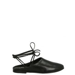 SANDAŁY Z WIĄZANIEM M90107 NERO. Sandały Venezia, bez wzorów, ze skóry, bez obcasa, bez zapięcia. Za 249.00 zł.