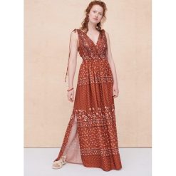 Sukienka Rzymianka BS Dv 280. Sukienki blue shadow, na co dzień, s, z aplikacjami, z elastanu, boho, bez kołnierzyka, bez ramiączek, maxi, kopertowe. Za 399.90 zł.