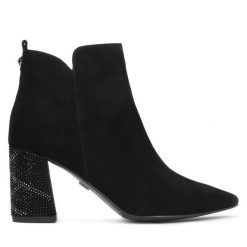 Botki Kazar. Czarne botki Kazar, bez wzorów, bez obcasa, na słupku, bez zapięcia. Za 389.00 zł.