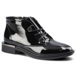 Czarne Skórzane Damskie Botki Chebello Modne Buty. Czarne botki CheBello, z aplikacjami, z lakierowanej skóry, biznesowe, bez obcasa, na płaskiej podeszwie, bez zapięcia. Za 269.00 zł.