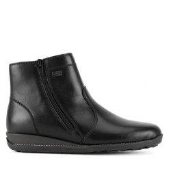 Botki Rieker. Czarne botki Rieker, bez wzorów, bez obcasa, na płaskiej podeszwie, bez zapięcia. Za 359.00 zł.