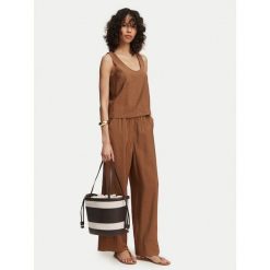 Torebka Armani Exchange. Brązowe torebki klasyczne Armani Exchange, bez wzorów, klasyczne, bez dodatków. Za 759.99 zł.