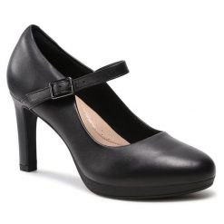 Półbuty Clarks. Czarne półbuty wsuwane Clarks, bez wzorów, bez obcasa, na obcasie. Za 269.99 zł.