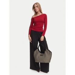Torebka Guess. Czarne torebki klasyczne Guess, z aplikacjami, klasyczne, bez dodatków. Za 425.99 zł.