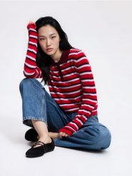 Sweter polo w paski - wielobarwny. Swetry Reserved, l, bez wzorów, z dzianiny, bez ramiączek. Za 129.99 zł.