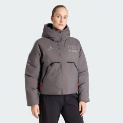 Ocieplana Kurtka Audi Revolut F1 Team Engineers & Marketing. Fioletowe kurtki adidas, bez wzorów, z puchu, bez kaptura. Za 899.00 zł.