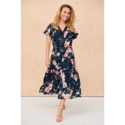 Sukienka Elgona BS Dv 374. Białe sukienki blue shadow, na plażę, bez wzorów, z koronki, bez kołnierzyka, bez ramiączek, maxi, dopasowane. Za 349.90 zł.