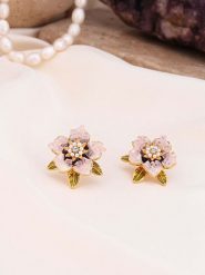 Pierres de Jade Pozłacane kolczyki-wkrętki z perłami i kamieniami szlachetnymi rozmiar: onesize. Różowe kolczyki Pierres de Jade, z cyrkonią, pozłacane. Za 56.99 zł.