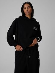 4F Bluza dresowa loose z kapturem damska - czarna S. Czarne bluzy 4f, s, bez wzorów, z dresówki, klasyczne, bez ramiączek, z kapturem. Za 189.99 zł.