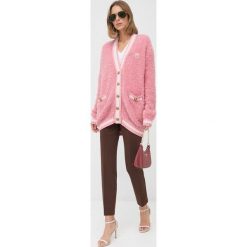 Pinko kardigan wełniany damski kolor różowy lekki. Czerwone swetry Pinko, m, bez wzorów, z wełny, bez ramiączek. W wyprzedaży za 1,279.90 zł.