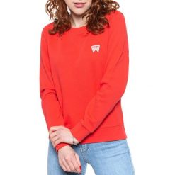 BLUZA WRANGLER CREW SWEAT BITTERSWEET RED W6Z1HAXBO 112130853. Czerwone bluzy Wrangler, s, bez wzorów, bez kaptura. Za 129.99 zł.