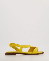 SANDAŁY DAMSKIE 0013068 YELLOW. Żółte sandały Venezia, bez wzorów, ze skóry, bez obcasa, bez zapięcia. Za 239.00 zł.