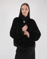 Czarna futrzana kurtka. Czarne kurtki Unisono, s, bez wzorów, z futra, eleganckie, bez kaptura. Za 699.00 zł.