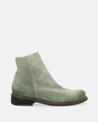 ZAMSZOWE BOTKI W KOLORZE ZIELONYM D433 MARV QATAR. Zielone botki Venezia, bez wzorów, ze skóry, bez obcasa, bez zapięcia. Za 559.00 zł.