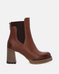 BRĄZOWE SZTYBLETY NA OBCASIE 44006 PEL CASTAG. Brązowe botki Venezia, bez wzorów, ze skóry, bez obcasa, na obcasie, bez zapięcia. Za 389.00 zł.