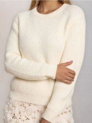 Sweter o grubym splocie z domieszką wełny - kremowy. Białe swetry Sinsay, l, bez wzorów, z wełny, bez ramiączek. Za 59.99 zł.