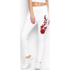 Białe Spodnie Dresowe Rosy Roses. Spodnie dresowe marki Born2be. Za 44.99 zł.