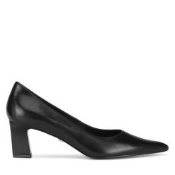 Czółenka Gino Rossi. Czarne czółenka Gino Rossi, bez wzorów, bez obcasa, bez zapięcia. Za 299.99 zł.