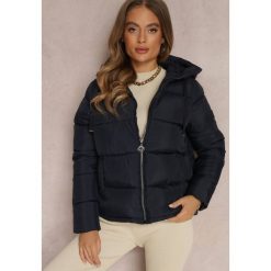 Granatowa Kurtka Puffer Pikowana z Kapturem Mullen. Niebieskie kurtki Renee, na jesień, l, bez wzorów, z jeansu, z kapturem. W wyprzedaży za 132.99 zł.