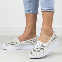 Białe skórzane półbuty damskie T.Sokolski 712. Białe półbuty wsuwane Sokolski, na lato, w ażurowe wzory, z materiału, klasyczne, bez obcasa. Za 259.00 zł.