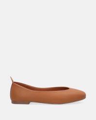 BRĄZOWE BALERINY Z KWADRATOWYM NOSKIEM 2922480 TABA. Brązowe baleriny Venezia, bez wzorów, ze skóry, bez obcasa, bez zapięcia. Za 279.00 zł.