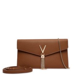 Torebka Valentino. Brązowe kopertówki Valentino, bez wzorów, wizytowe, bez dodatków. Za 439.99 zł.