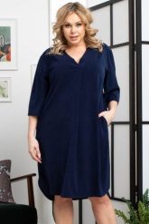 Sukienka do pracy swobodna PADWA dłuższy tył granatowa PROMOCJA. Sukienki KARKO, do pracy, plus size, bez wzorów, z elastanu, biznesowe, z asymetrycznym kołnierzem, plus size, bez ramiączek, midi, asymetryczne. Za 129.50 zł.