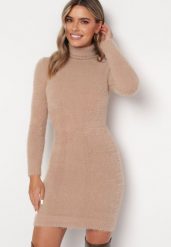 Ciemnobeżowa Sweterkowa Sukienka Mini z Golfem z Długim Włosiem i Wełną Euforia. Brązowe sukienki Born2be, m, bez wzorów, z dzianiny, eleganckie, bez kołnierzyka, bez ramiączek, mini. W wyprzedaży za 67.99 zł.