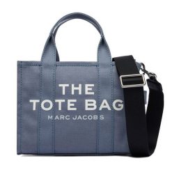 Torebka Marc Jacobs. Niebieskie torebki klasyczne Marc Jacobs, bez wzorów, klasyczne, bez dodatków. Za 689.99 zł.