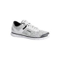 Buty damskie do szybkiego marszu Soft 540 w kolorze marmurkowobiałym. Buty treningowe marki NEWFEEL. Za 99.99 zł.