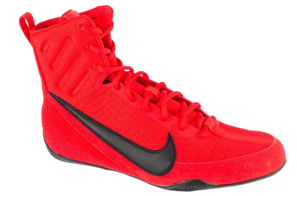 Buty bokserskie , Machomai 3. Czerwone buty treningowe Nike, bez wzorów, z materiału, bez zapięcia. Za 499.99 zł.