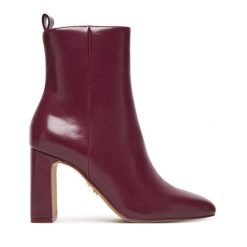Botki Steve Madden. Czerwone botki Steve Madden, bez wzorów, bez obcasa, na słupku, bez zapięcia. Za 509.99 zł.