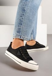 Czarne Szydełkowe Trampki o Klasycznym Fasonie Vovessa. Czarne trampki Renee, bez wzorów, z jeansu, eleganckie, bez zapięcia. W wyprzedaży za 63.99 zł.