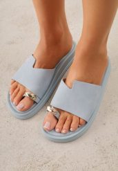 Niebieskie Klapki Typu Japonki z Metaliczną Ozdobą Samrina. Niebieskie japonki Born2be, z aplikacjami, z jeansu. Za 79.99 zł.