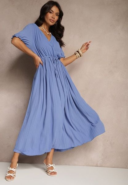 Niebieska Sukienka z Bawełną Ozdobiona Kopertowym Dekoltem i Paskiem Grellevia. Niebieskie sukienki Renee, na co dzień, l, bez wzorów, z bawełny, eleganckie, bez kołnierzyka, bez ramiączek, maxi, kopertowe. Za 79.99 zł.