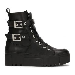 Botki Kazar. Czarne botki Kazar, bez wzorów, bez obcasa, na koturnie, bez zapięcia. Za 594.00 zł.