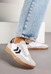 Białe Sneakersy Typu Kultowe Tenisówki Zdobione Przeszyciami Naporae. Białe trampki Renee, z aplikacjami, z jeansu, eleganckie, bez zapięcia. W wyprzedaży za 75.99 zł.