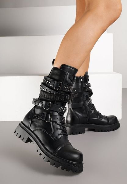 Czarne Botki Workery z Paskami z Ćwiekami i Klamrami w Rockowym Stylu Zarfina. Czarne botki Born2be, bez wzorów, z jeansu, rockowe, bez obcasa, na płaskiej podeszwie, bez zapięcia. Za 179.99 zł.