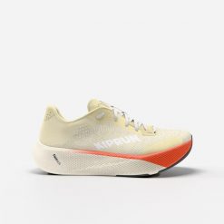 Buty do biegania damskie Kiprun Kipride. Białe buty do biegania KIPRUN, bez wzorów, z materiału, bez zapięcia, do biegania. Za 499.99 zł.