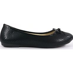BALERINY DAMSKIE BLA AK1 CZA. Baleriny BLACK FOREST FASHION, bez wzorów, z materiału, bez obcasa, bez zapięcia. Za 19.99 zł.