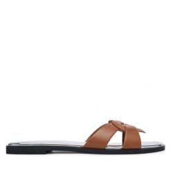 Klapki LOVE MOSCHINO. Brązowe klapki Love Moschino, bez wzorów, bez obcasa, bez zapięcia. Za 809.99 zł.