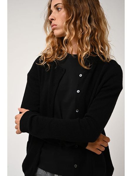 AUTHENTIC CASHMERE Kaszmirowy kardigan "Caron" w kolorze czarnym rozmiar: M. Czarne swetry AUTHENTIC CASHMERE, m, bez wzorów, z kaszmiru, bez ramiączek. Za 340.99 zł.