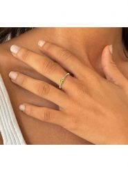 Les Petites Précieuses Pozłacany pierścionek z cyrkoniami i perydotem rozmiar: 58. Zielone pierścionki Les Petites Précieuses, z cyrkonią, pozłacane. Za 81.45 zł.