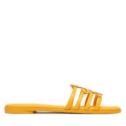Klapki Tommy Hilfiger. Żółte klapki Tommy Hilfiger, bez wzorów, bez obcasa, bez zapięcia. Za 409.99 zł.