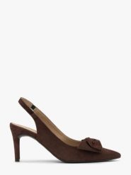 Welurowe czółenka typu slingback z kokardą. Brązowe czółenka Ryłko, bez wzorów, z gumy, bez obcasa, na szpilce, bez zapięcia. Za 379.99 zł.