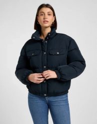 DAMSKA KURTKA LEE RIDER PUFFER JACKET BLACK 112370872. Czarne kurtki Lee, na zimę, s, bez wzorów, bez kaptura. Za 399.99 zł.