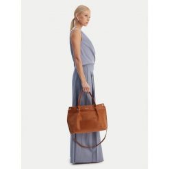 Torebka Armani Exchange. Brązowe torebki klasyczne Armani Exchange, bez wzorów, klasyczne, bez dodatków. Za 819.99 zł.