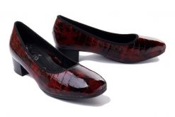 RIEKER 49260-35 red, czółenka damskie. Czerwone czółenka Rieker, bez wzorów, bez obcasa, na obcasie, bez zapięcia. Za 369.90 zł.
