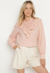 Różowa Bawełniana Bluzka z Ażurowym Haftem i Falbaną Przy Dekolcie Neveine. Czerwone bluzki Born2be, m, w ażurowe wzory, z bawełny, boho, bez kołnierzyka, bez ramiączek. Za 69.99 zł.